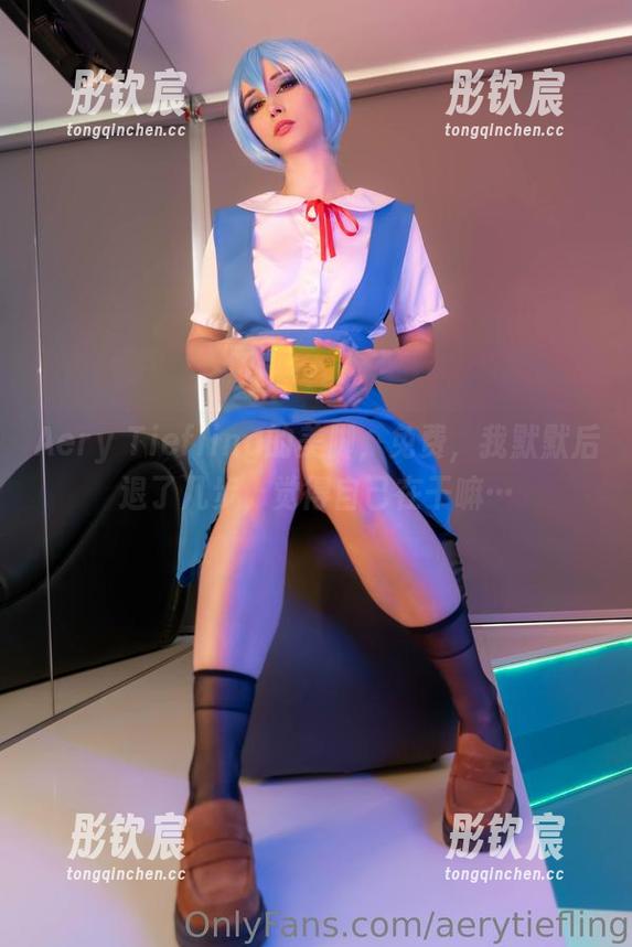 Aery Tiefling的美脚，免费，我默默后退了几步，觉得自己在干嘛…